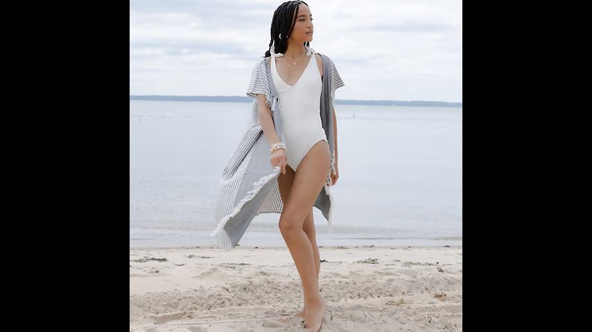 Customary Kimono: A Guide to Formal Dress Etiquette